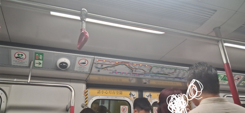 某港島線列車往堅尼地城