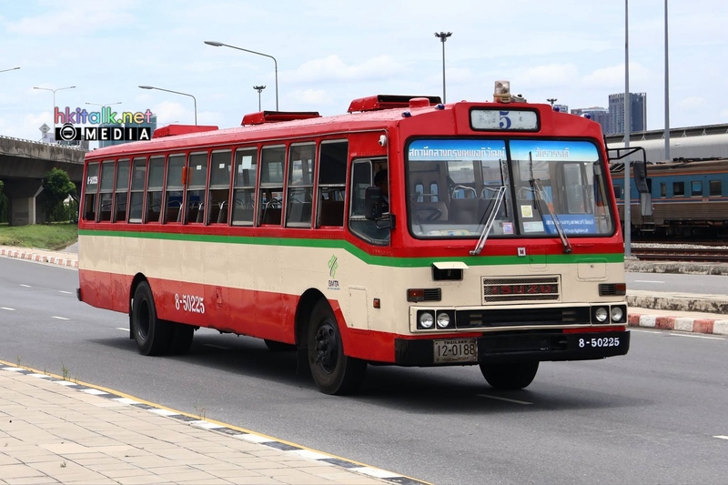 Isuzu MT111QB (3).jpg