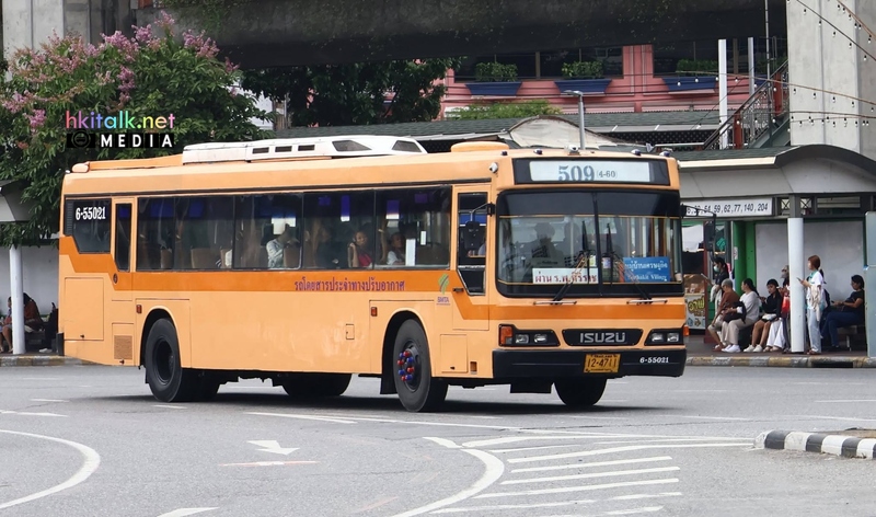 曼谷街頭的五十鈴（Isuzu）巴士  (4).jpg