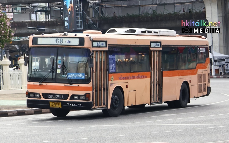 曼谷街頭的五十鈴（Isuzu）巴士  (3).jpg