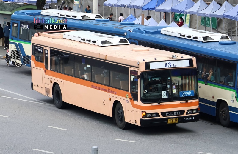 曼谷街頭的五十鈴（Isuzu）巴士  (1).jpg