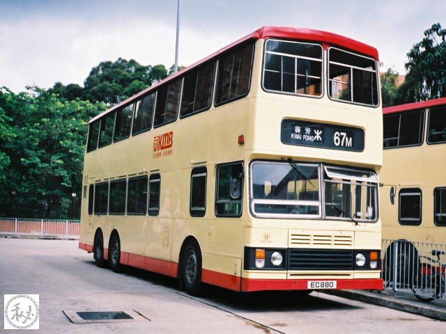 67M-EC880-02.jpg