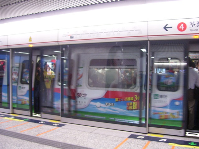 B438-02.JPG