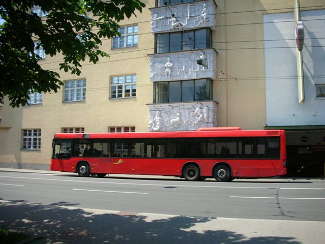 6 Salzburg long bus.JPG