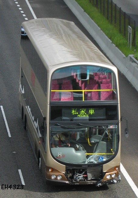 LL4063_crash_1.jpg