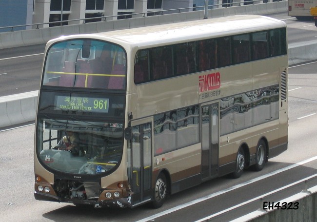 LL4063_crash_2.jpg