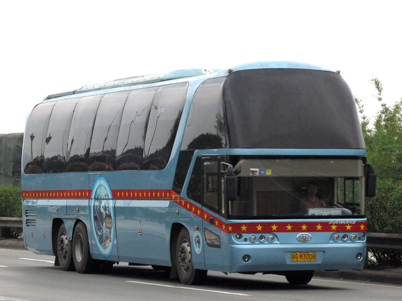 XQ6140WH2(粤GM3008).JPG