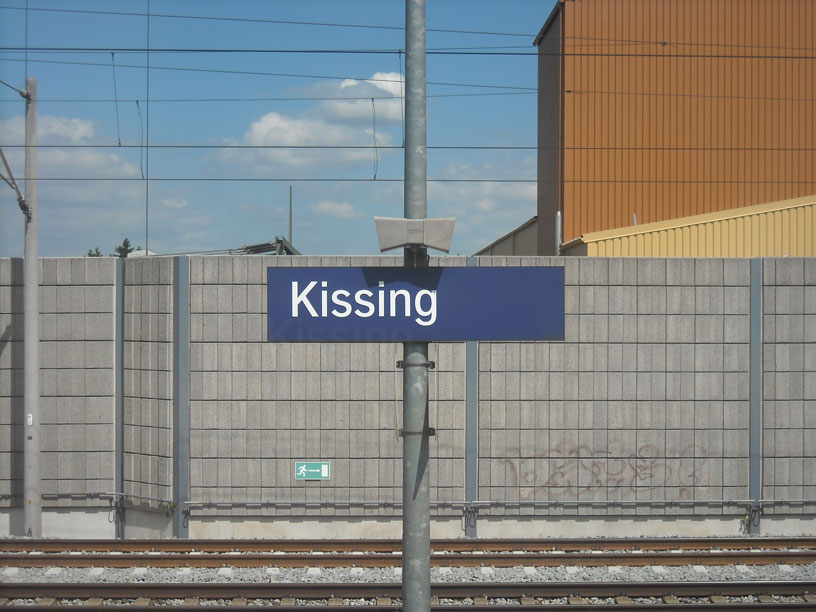DSCN0104p---Kissing.jpg