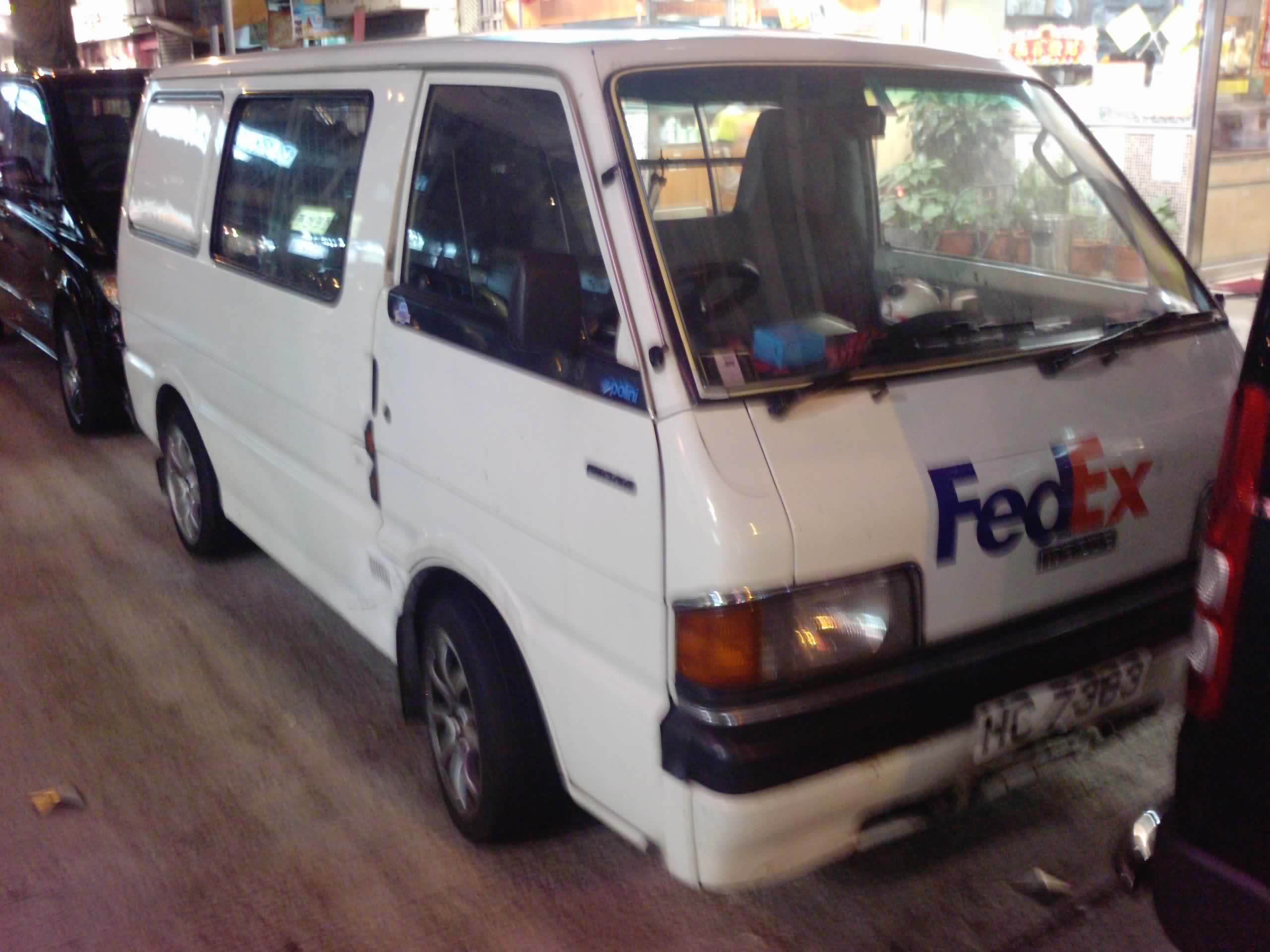 Mazda minivan 1989.jpg