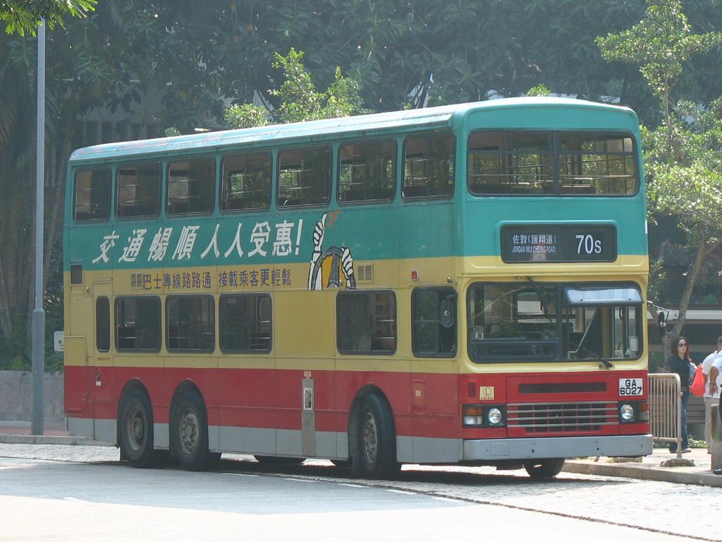 bus18016.jpg