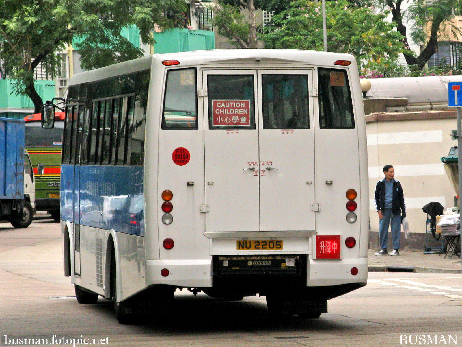 nu2205-b.jpg