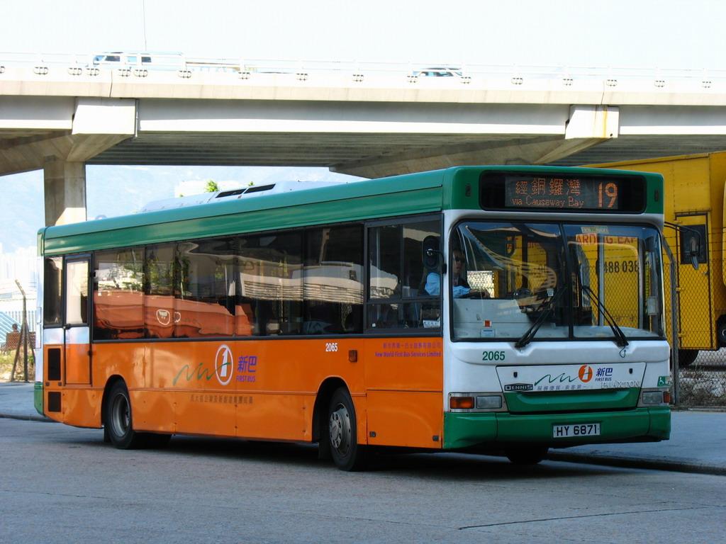 bus18032.jpg