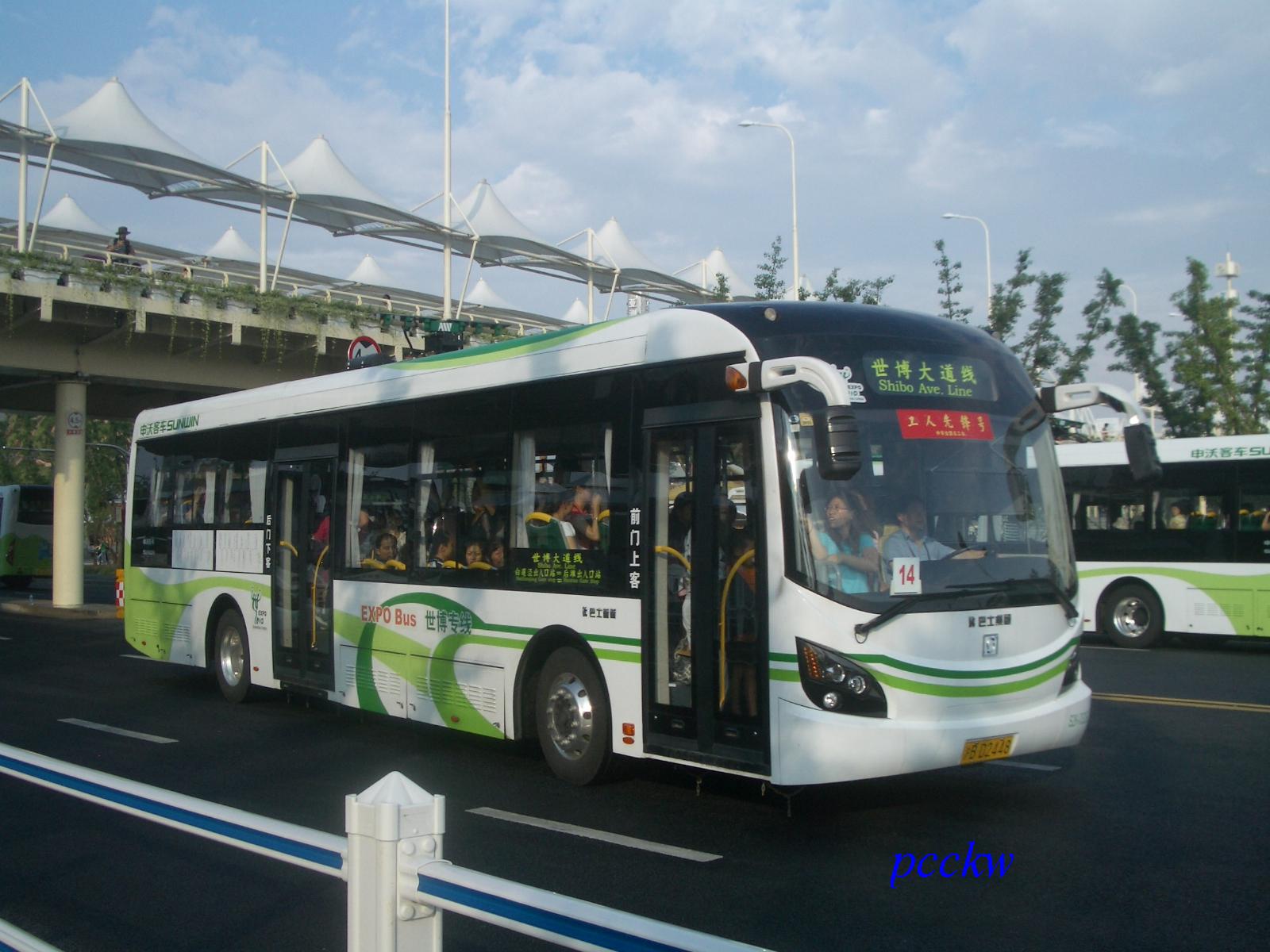 上海世博園內巴士.JPG
