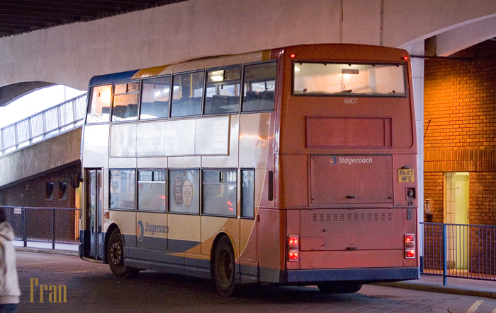 Stagecoach 16807 @ 10_2.jpg