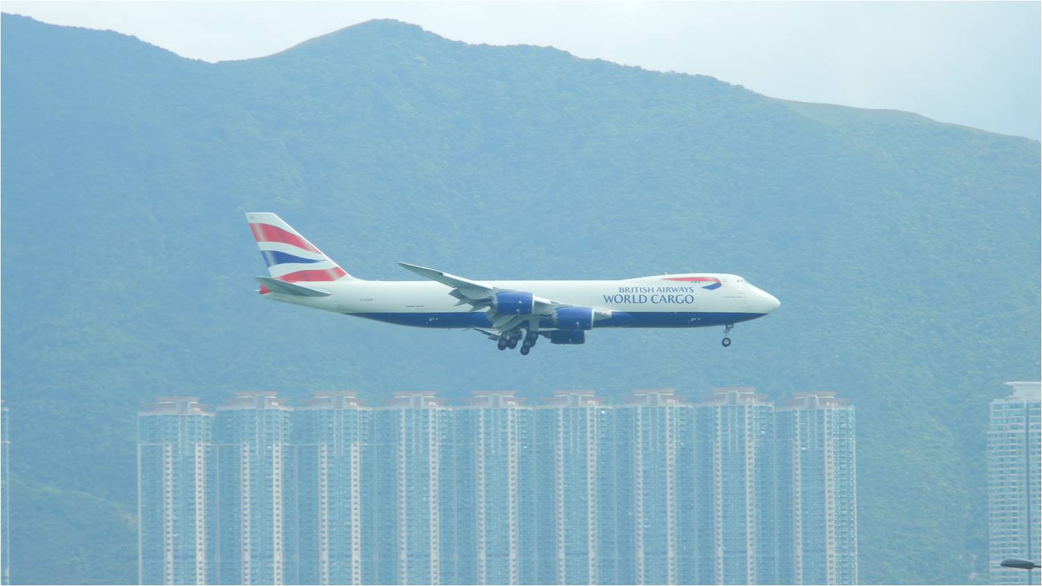 81. British Airways World Cargo G-GSSD.jpg