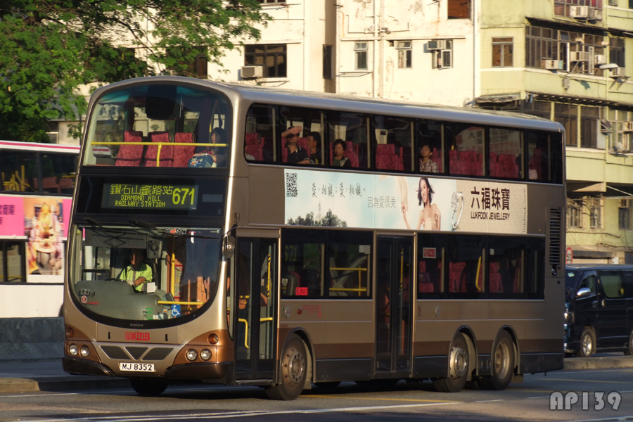 MJ8352@671.jpg