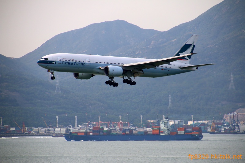 Cathay Pacific  B-HNB.JPG