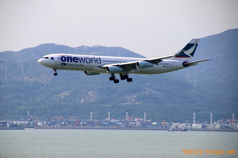 Cathay Pacific B-HXG.JPG